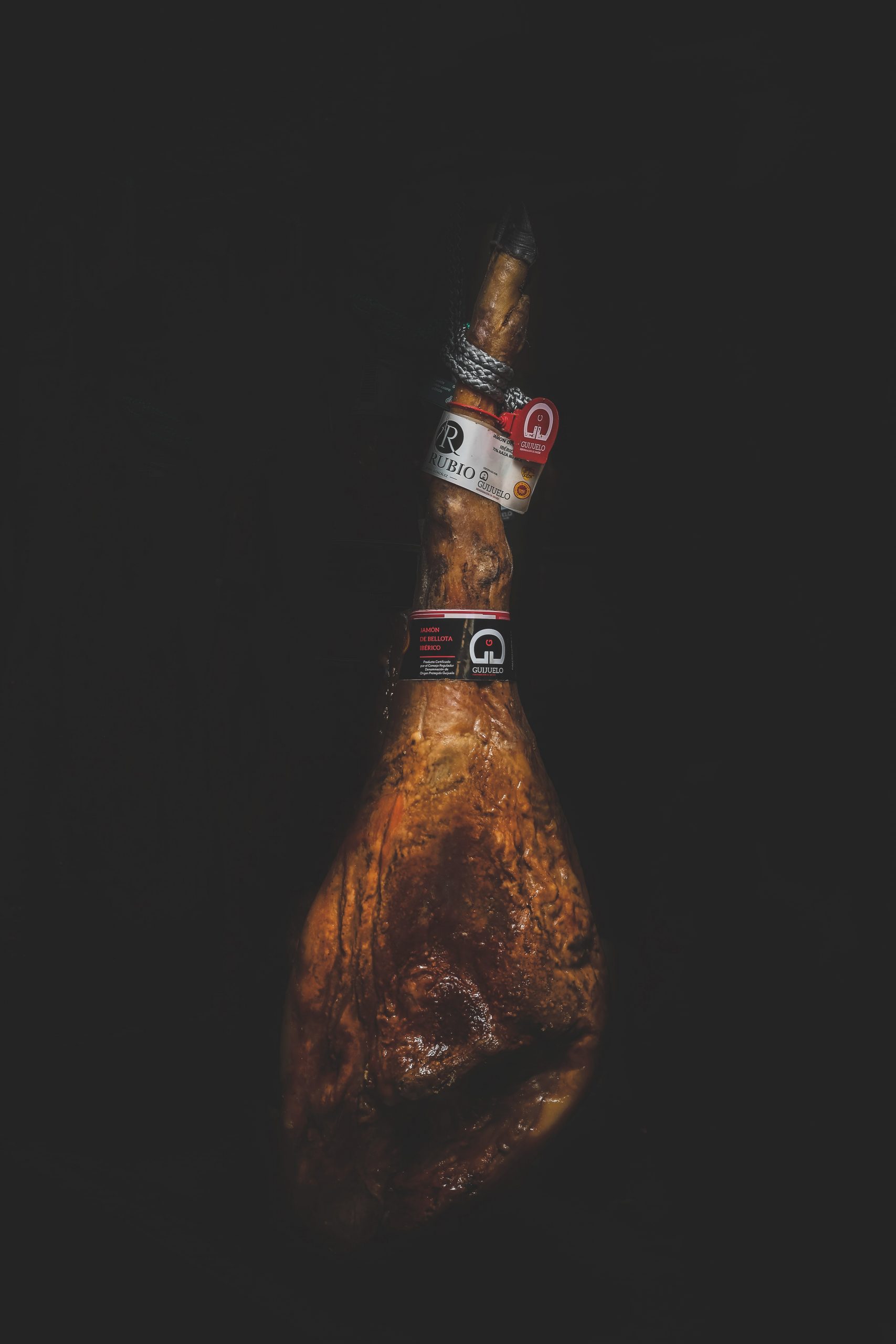 Jamon de Bellota y Curado colgando - Jamones y Embutidos el Rubio